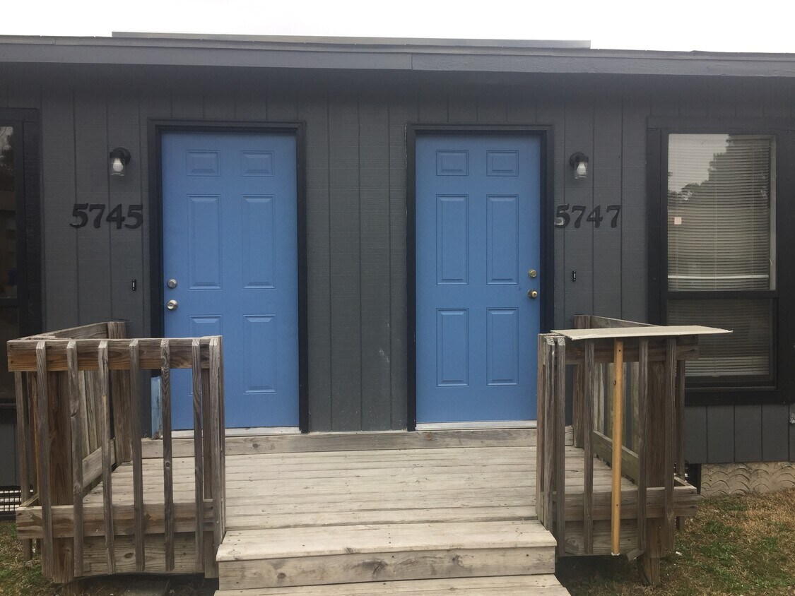 Primary Photo - 5741 Aftonshire Dr