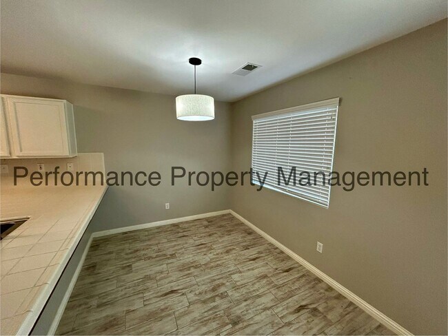 Foto del edificio - Charming 3 Bed/2 Bath + Office Home in NW ...