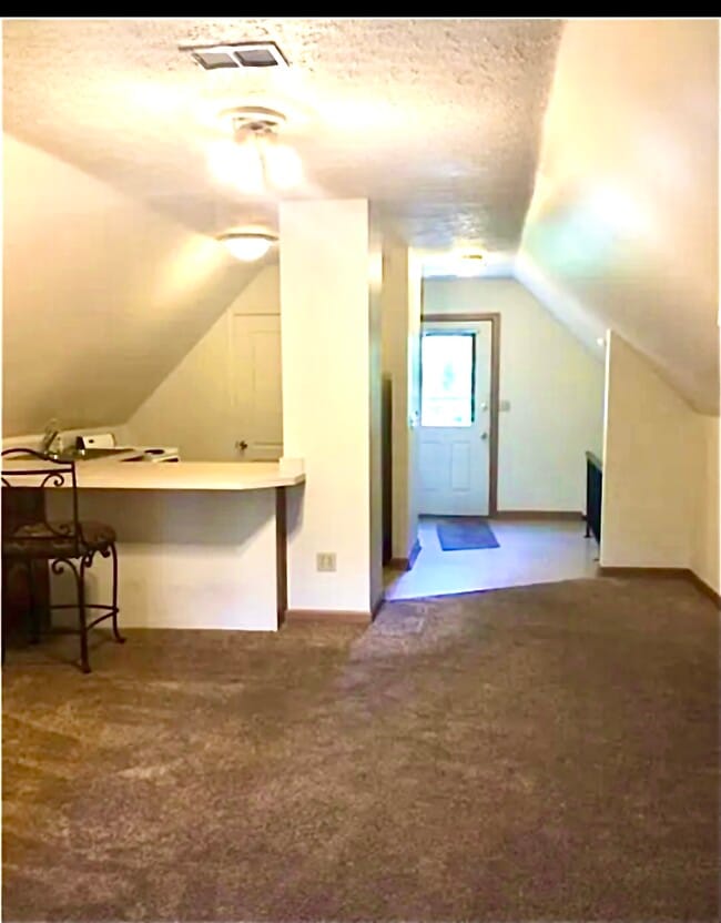 Breakfast bar - 276 Merriman Rd