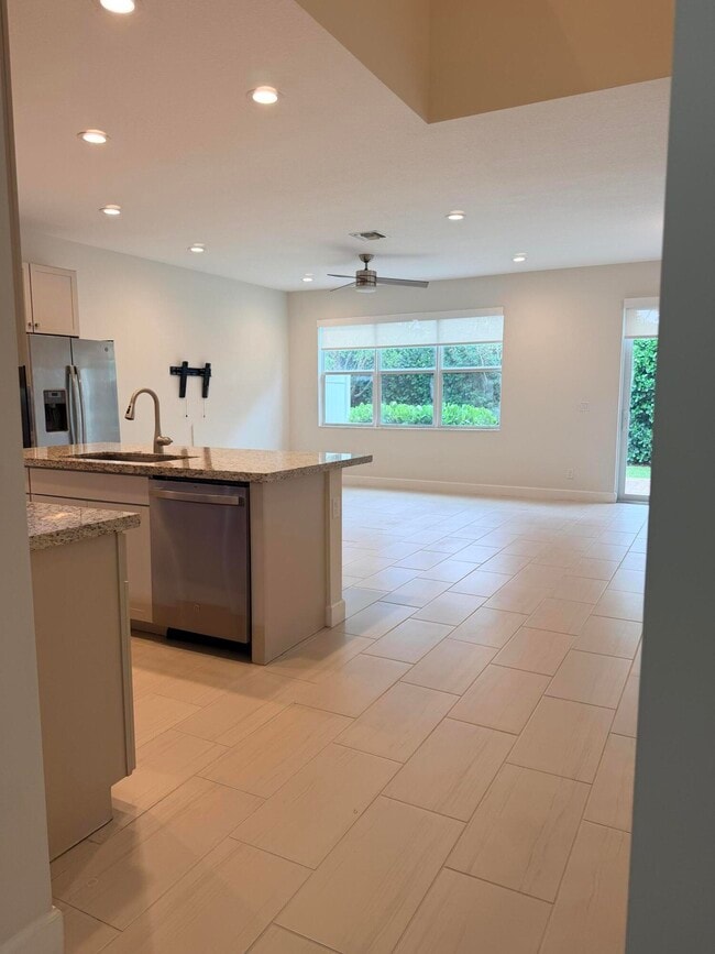 Building Photo - 8951 Kingsmoor Wy
