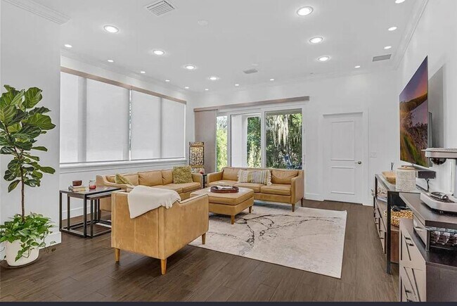 Building Photo - 433 Carolina Ave