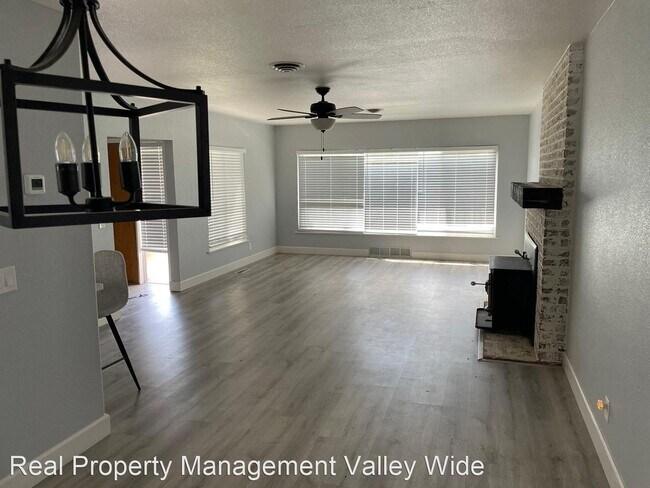 Foto del edificio - 2 br, 1 bath House - 2070 Willow Ave