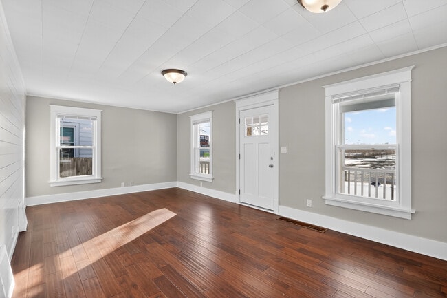 Building Photo - 428 W Delavan Dr