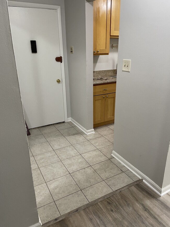 Building Photo - 870 Trace Dr