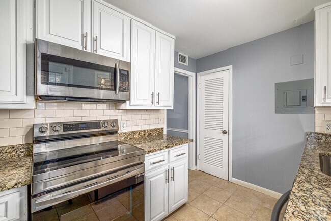 Interior Photo - 3057 Pharr Court Condos