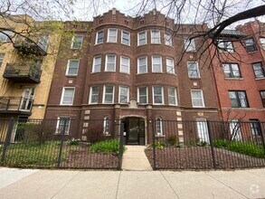 Building Photo - 1208 W Roscoe St