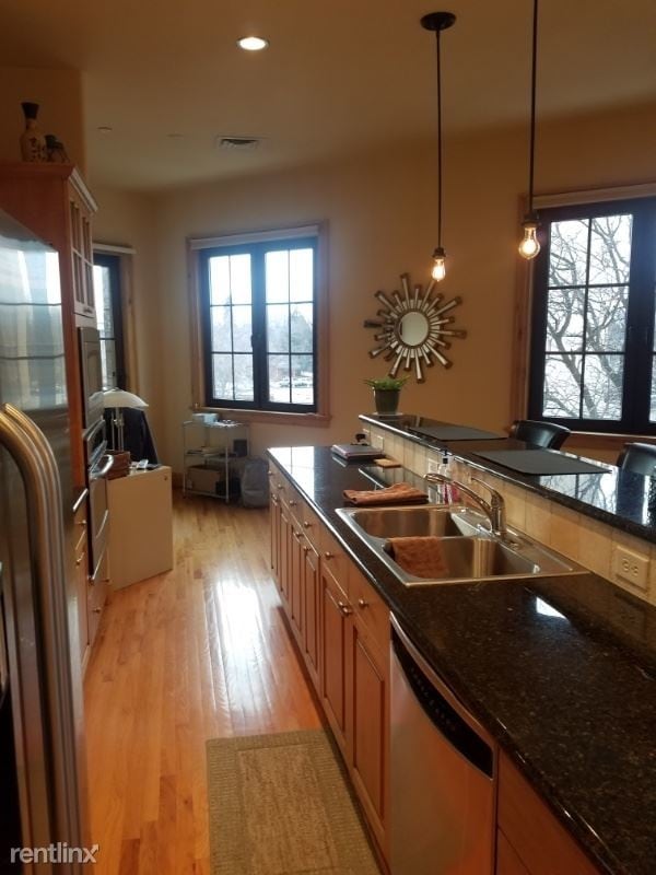 Building Photo - 1 br, 2 bath Condo - 224 Canyon Ave