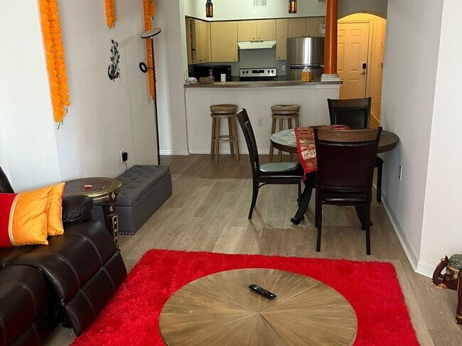 Foto del edificio - 2 Bedroom Condo in St Petersburg