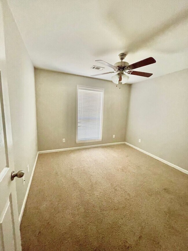 Building Photo - 2415 Bluestone Dr