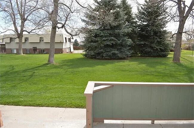 Foto del edificio - 2 Bed Lakewood Condo for Rent Across the S...