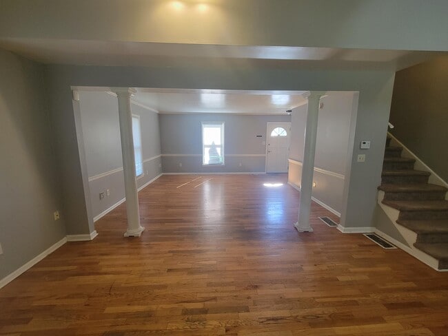 Foto del edificio - 1473 Mt Rainier Dr