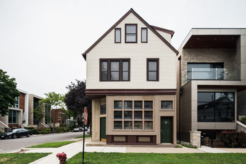 Primary Photo - 2459 N Greenview Ave