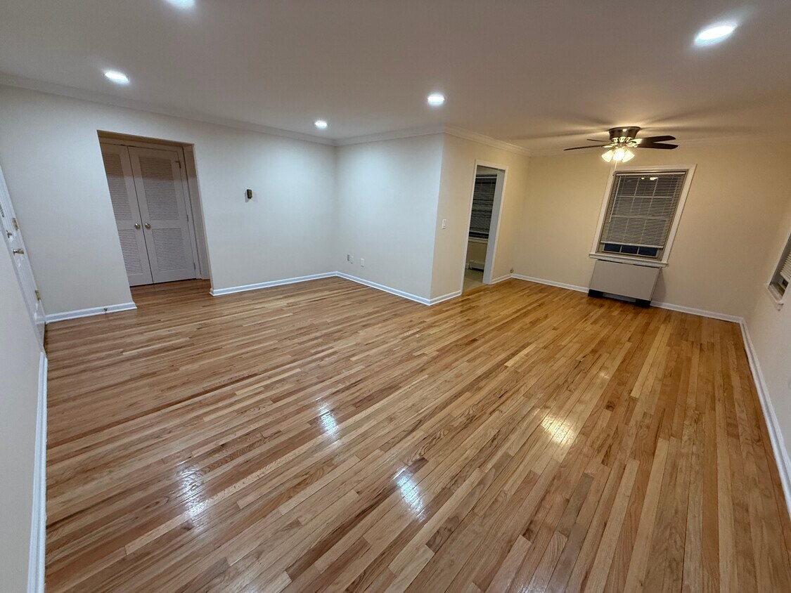 Foto principal - 825 Mountain Ave