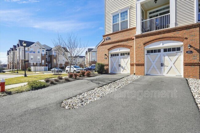 Foto del edificio - 23271 Southdown Manor Terrace