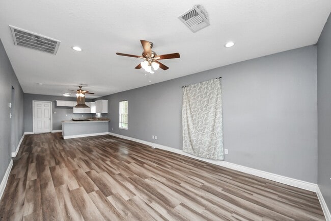 Foto del edificio - 221 3rd St N