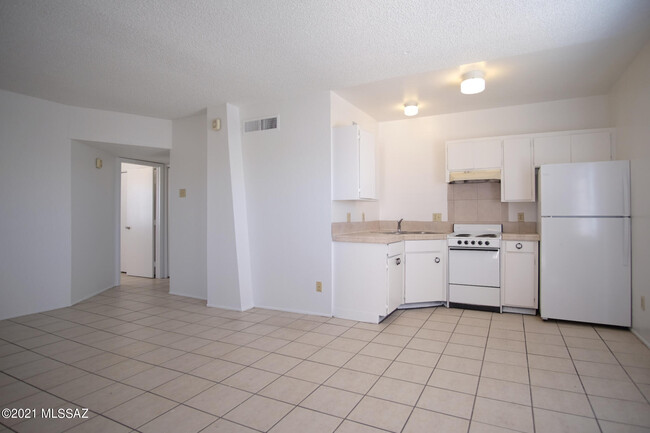 Building Photo - 2462 N Balboa Ave