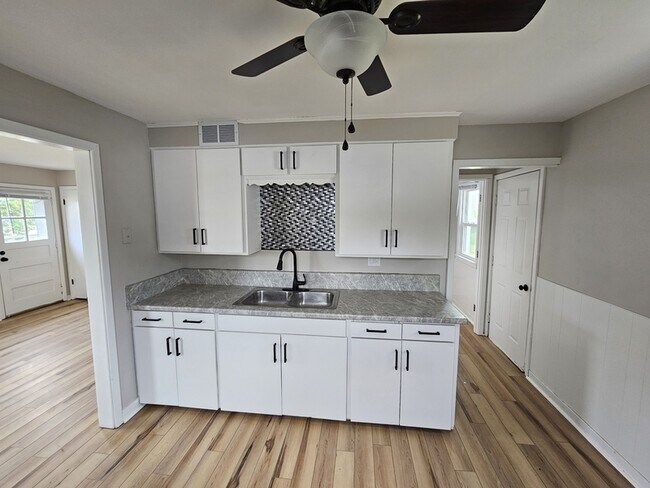 Foto del edificio - 934 Cold Spring Rd