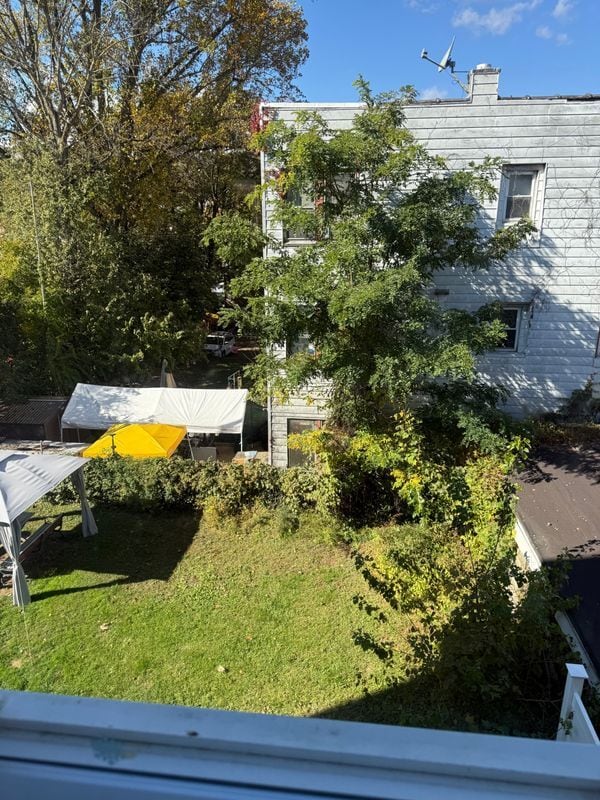 Foto del edificio - 103 Burhans Ave