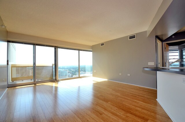 Building Photo - 1720 Maple Ave