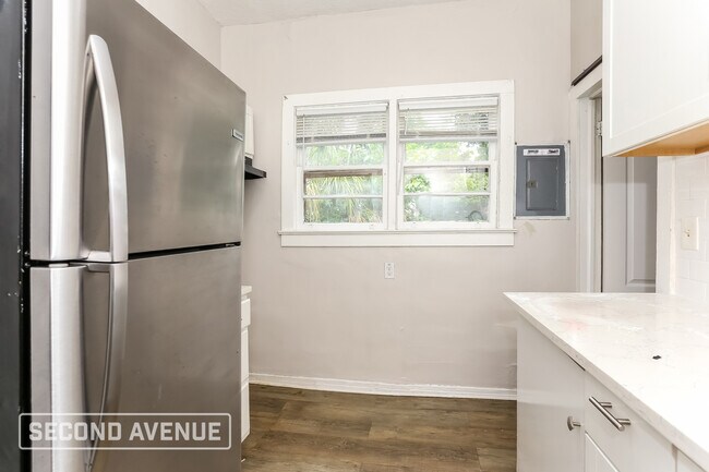 Foto del edificio - 3403 Phoenix Ave