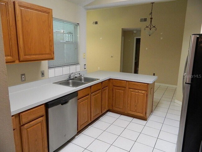 Building Photo - 317 Silver Pine Dr