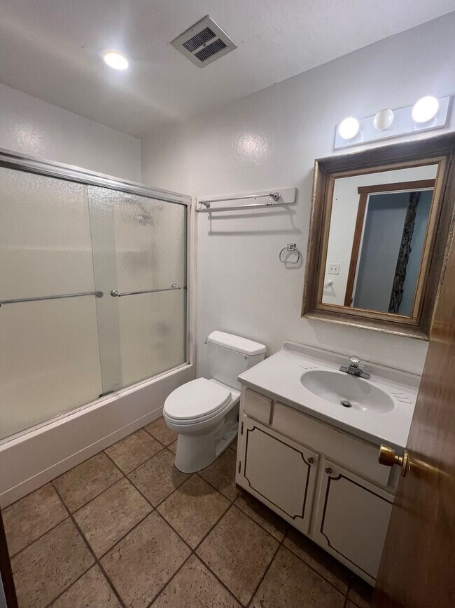 Foto del edificio - 3 bed 2.5 bath Lodge Style Duplex