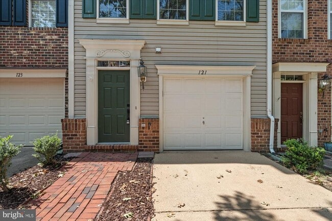 Building Photo - 121 Martin Ln