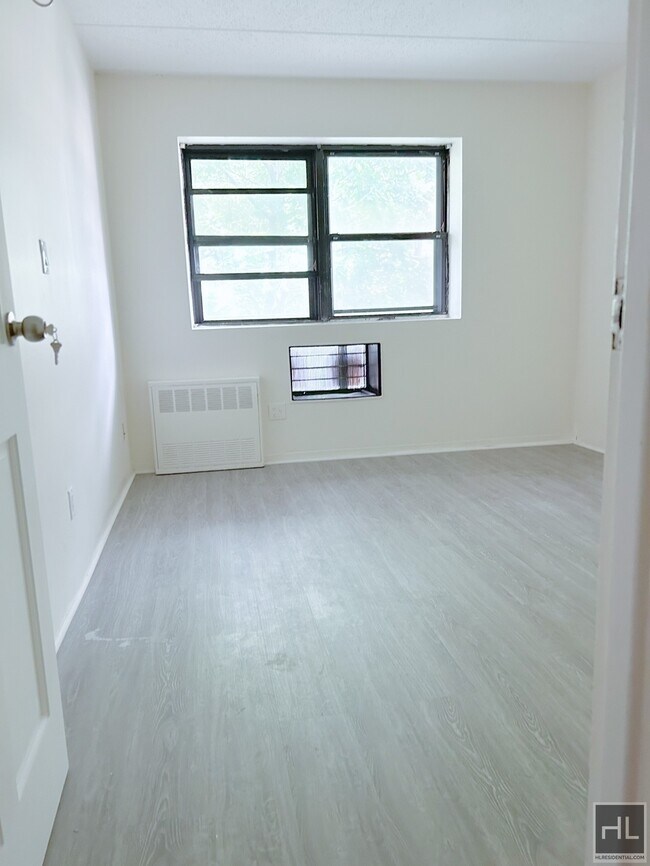 Foto del edificio - 114 STREET