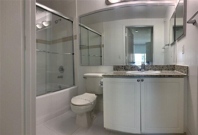Foto del edificio - 18335 NW 68th Ave