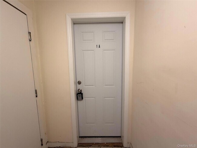 Foto del edificio - 42 E Main St