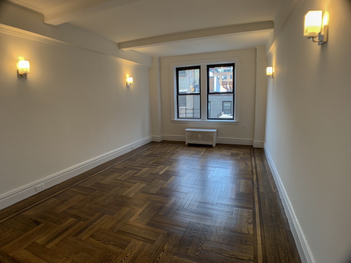 Living Room - 25 W 68th St