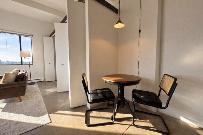 Foto del edificio - 823 N 2nd St