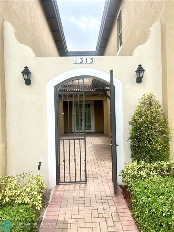 1313 SW 147th Terrace, Pembroke Pines, FL 33027 Townhouse for Rent in
