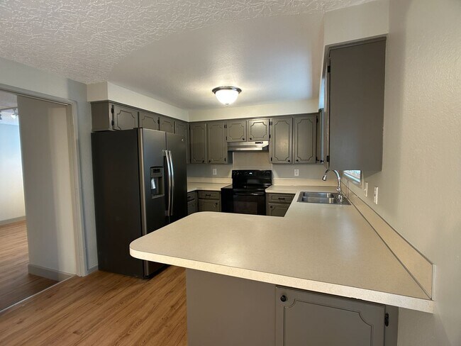 Building Photo - 5500 NE 41st Ave