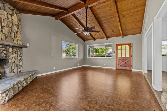Foto del edificio - 8027 Handley Ave