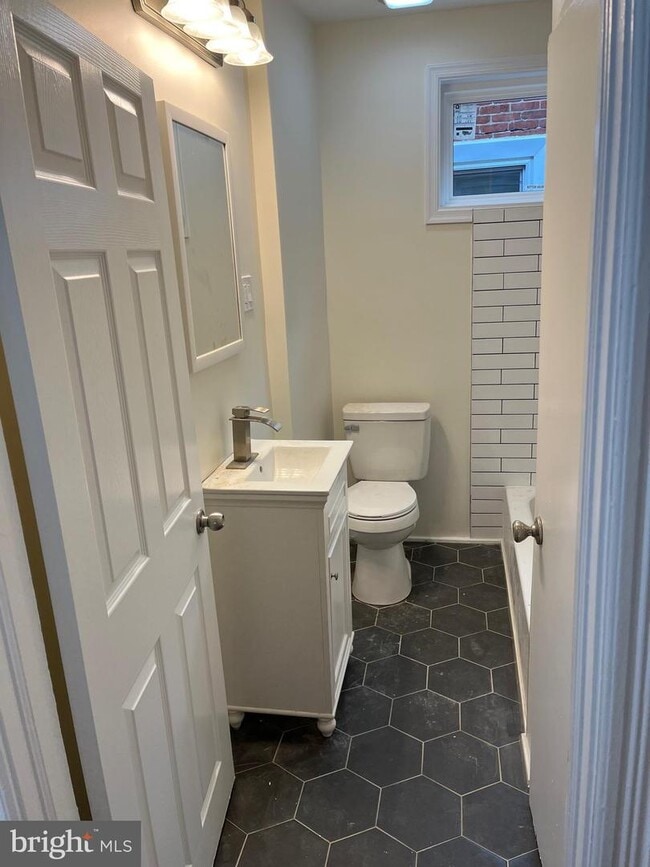 Building Photo - 447 Earlham Terrace
