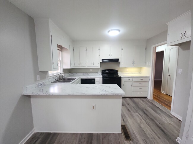 Building Photo - 208 Wallace Rd