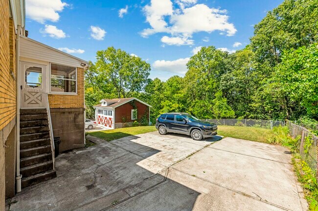 Foto del edificio - 583 Rosemont Avenue