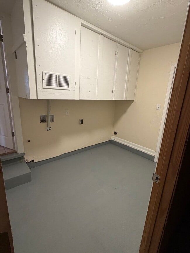 Building Photo - 1400 Rickey Rd