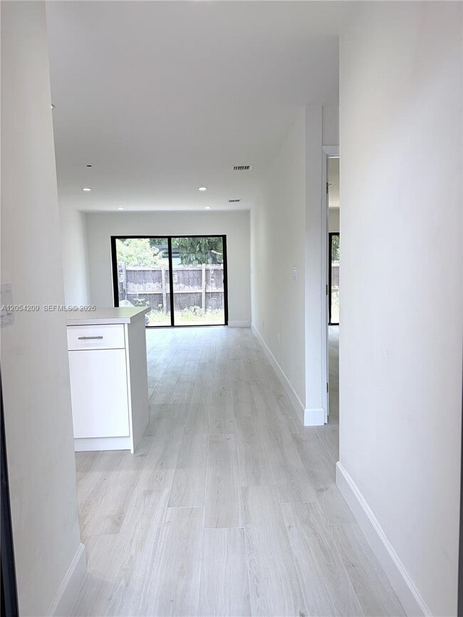 Building Photo - 3809 SW 82nd Ave