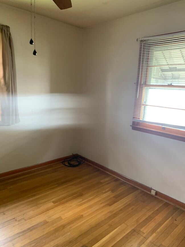 Building Photo - 727 Wells St