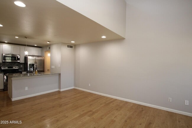 Building Photo - 30 E Brown Rd