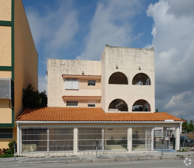 Building Photo - 424 SW 12th Ave
