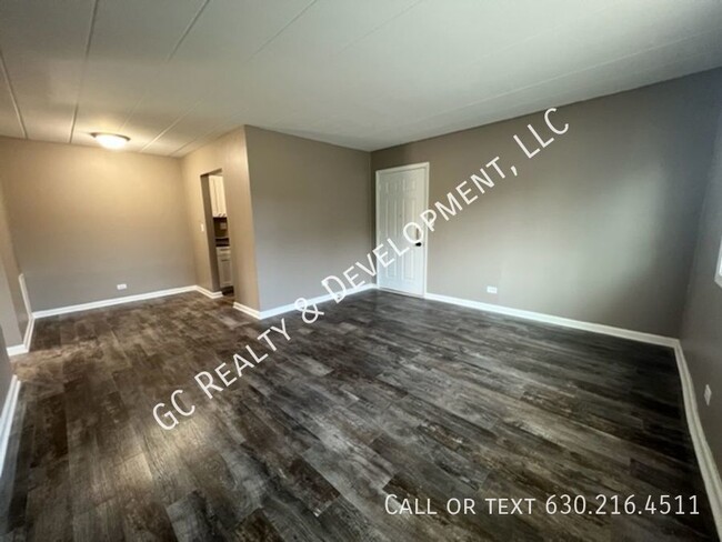 Foto del edificio - ***FULLY UPDATED / WEST CHICAGO - 1 BDRM /...