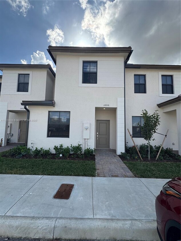 Foto principal - 12836 SW 232nd Ter