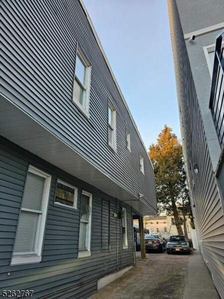 Primary Photo - 219 16th Ave