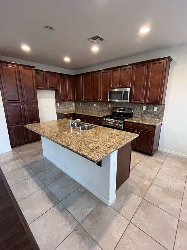 Foto del edificio - BEAUTIFUL FOUR BEDROOM HOME IN WESTPARK!!