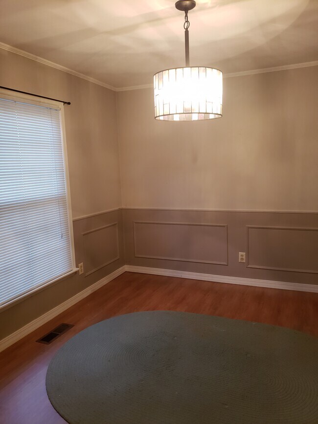 Comedor - 1319 W Daytona Dr