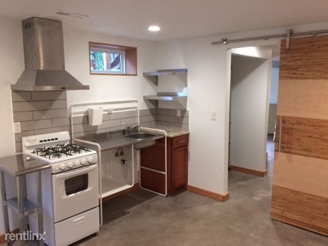 Building Photo - 5127 SW Admiral Way