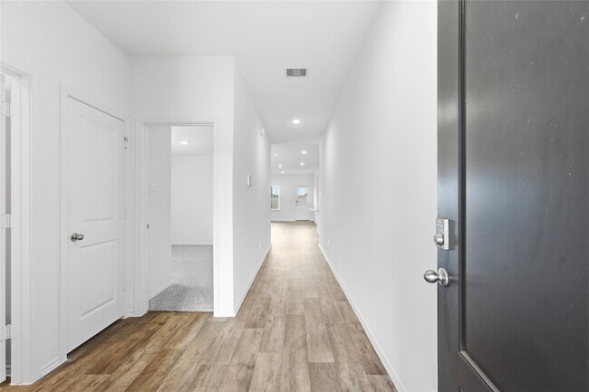 Building Photo - 31323 Heddington Ln